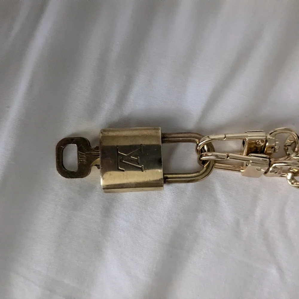 Louis Vuitton Lock, key and chain - Picture 7 of 8